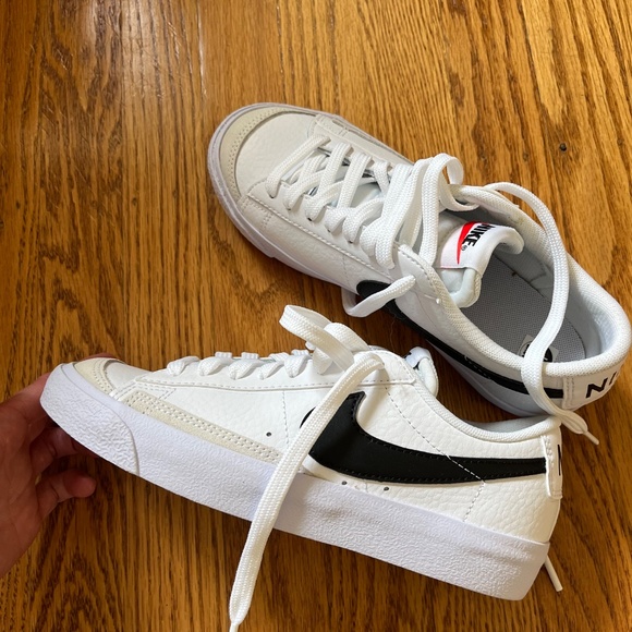 NIB Nike Blazer Low ‘77 size 4Y, Eur 36, Women’s 6 - Picture 2 of 5